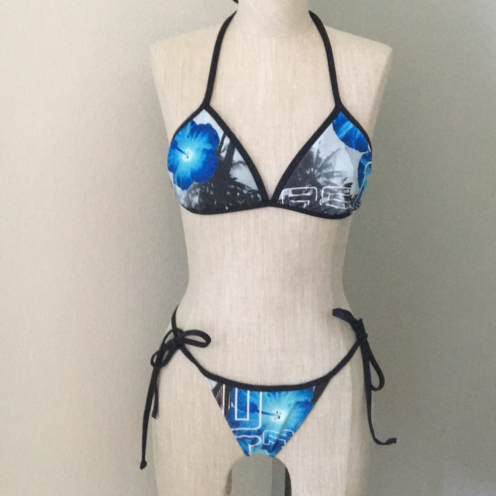 Woman’s Super Sexy 2 piece Reversible Bikini Set